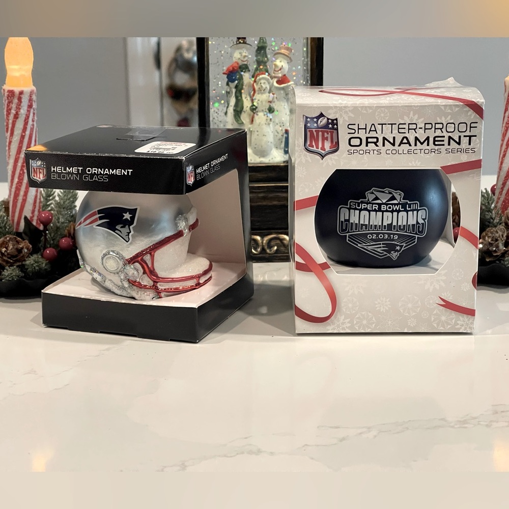 BRAND NEW LOT OF NEW ENGLAND PATRIOTS CHRISTMAS ORNAMENTS IN BOX